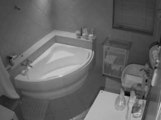 voyeurcam-julmodels-bath-1st-2