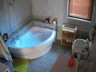 voyeurcam-julmodels-bath-1st-2