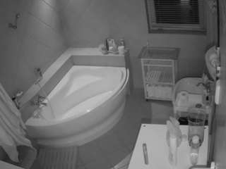 voyeurcam-julmodels-bath-1st-2
