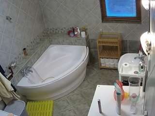 voyeurcam-julmodels-bath-1st-2