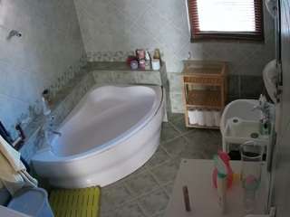 voyeurcam-julmodels-bath-1st-2 webcam