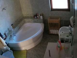 voyeurcam-julmodels-bath-1st-2