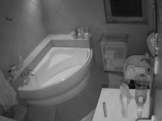 voyeurcam-julmodels-bath-1st-2 webcam