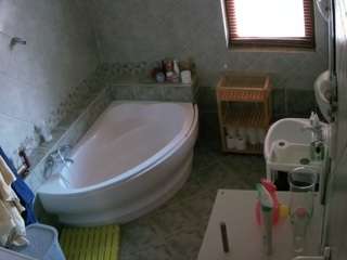 voyeurcam-julmodels-bath-1st-2 webcam