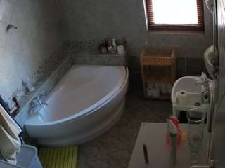 voyeurcam-julmodels-bath-1st-2