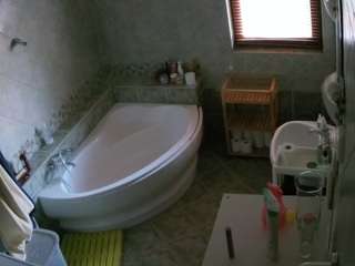 voyeurcam-julmodels-bath-1st-2 webcam