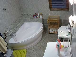 voyeurcam-julmodels-bath-1st-2 webcam