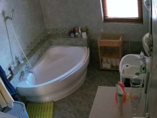 voyeurcam-julmodels-bath-1st-2