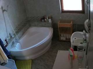 voyeurcam-julmodels-bath-1st-2's CamSoda show and profile