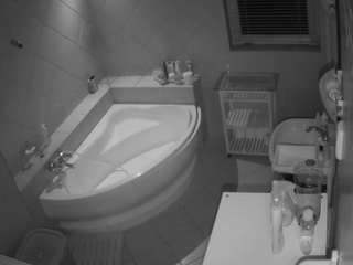 voyeurcam-julmodels-bath-1st-2 Live Webcam on CamSoda