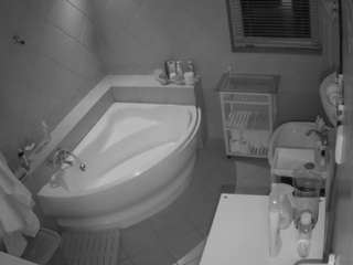 voyeurcam-julmodels-bath-1st-2's CamSoda show and profile