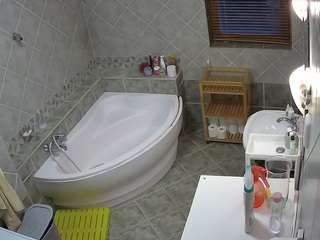 voyeurcam-julmodels-bath-1st-2 webcam