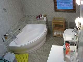 voyeurcam-julmodels-bath-1st-2