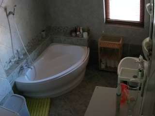 voyeurcam-julmodels-bath-1st-2