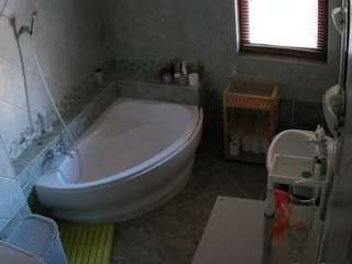 voyeurcam-julmodels-bath-1st-2