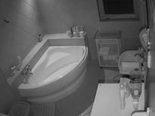 voyeurcam-julmodels-bath-1st-2
