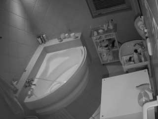 voyeurcam-julmodels-bath-1st-2's CamSoda show and profile