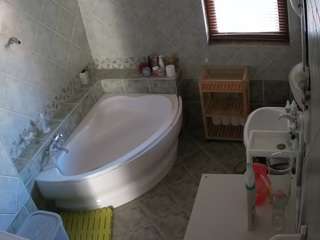 voyeurcam-julmodels-bath-1st-2