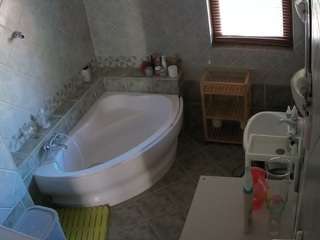 voyeurcam-julmodels-bath-1st-2