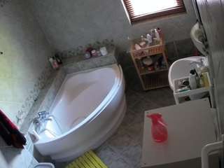 voyeurcam-julmodels-bath-1st-2's CamSoda show and profile