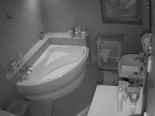 voyeurcam-julmodels-bath-1st-2