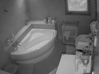 voyeurcam-julmodels-bath-1st-2