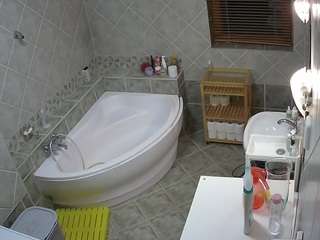 voyeurcam-julmodels-bath-1st-2 live cam profile