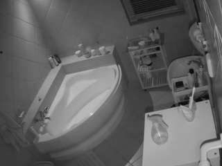 voyeurcam-julmodels-bath-1st-2