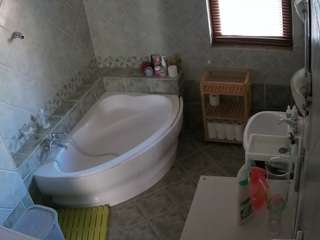 voyeurcam-julmodels-bath-1st-2