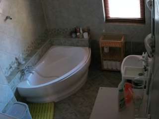 voyeurcam-julmodels-bath-1st-2