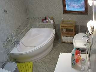 voyeurcam-julmodels-bath-1st-2 live cam profile