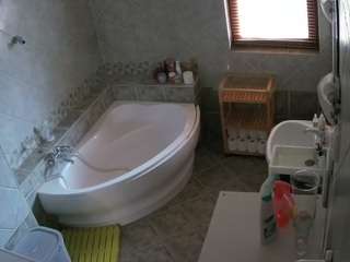 voyeurcam-julmodels-bath-1st-2's CamSoda show and profile