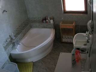 voyeurcam-julmodels-bath-1st-2 live cam profile