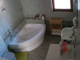 voyeurcam-julmodels-bath-1st-2 live cam profile