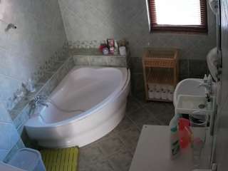 voyeurcam-julmodels-bath-1st-2