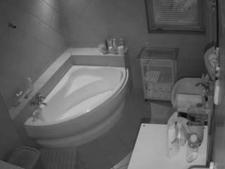 voyeurcam-julmodels-bath-1st-2