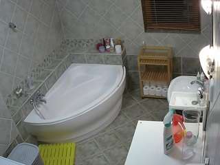voyeurcam-julmodels-bath-1st-2 webcam