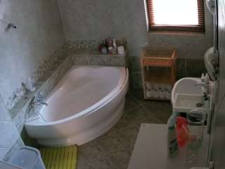 voyeurcam-julmodels-bath-1st-2 webcam
