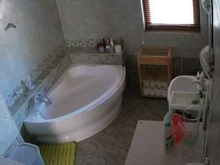 voyeurcam-julmodels-bath-1st-2 webcam