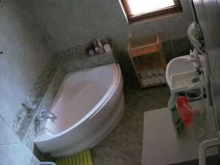 voyeurcam-julmodels-bath-1st-2 webcam
