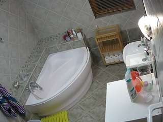 voyeurcam-julmodels-bath-1st-2 webcam