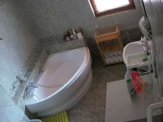 voyeurcam-julmodels-bath-1st-2 Brown live webcam