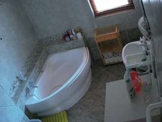 voyeurcam-julmodels-bath-1st-2