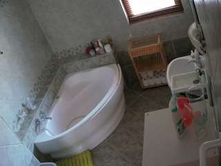 voyeurcam-julmodels-bath-1st-2