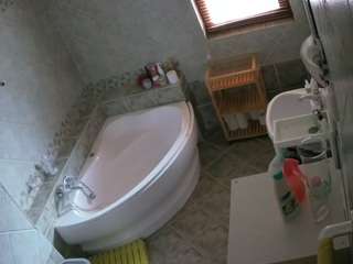 voyeurcam-julmodels-bath-1st-2