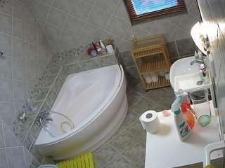 voyeurcam-julmodels-bath-1st-2 live cam profile