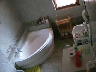 voyeurcam-julmodels-bath-1st-2's CamSoda show and profile