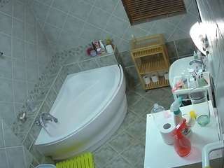 voyeurcam-julmodels-bath-1st-2 webcam