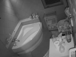 voyeurcam-julmodels-bath-1st-2 webcam