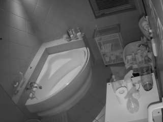 voyeurcam-julmodels-bath-1st-2 webcam